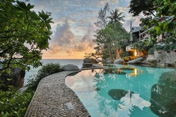 Mom Tri's Villa Royale