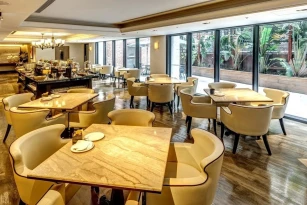 53 Hotel