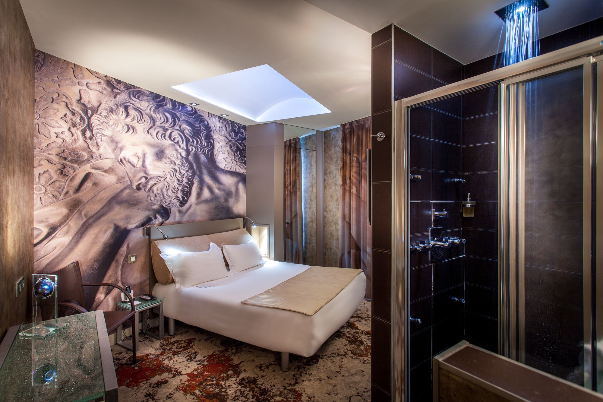 Apostrophe Hotel