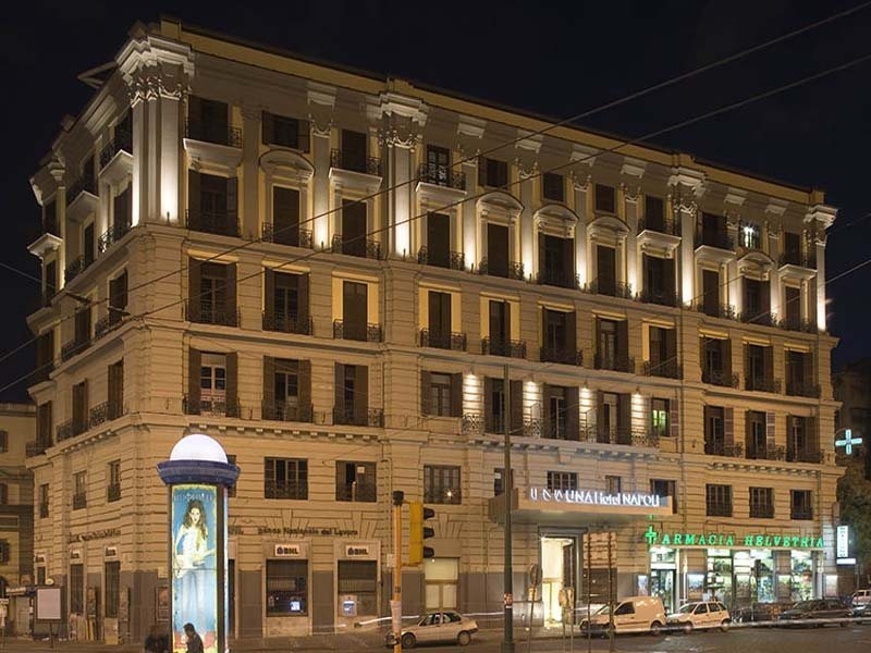 Una Napoli