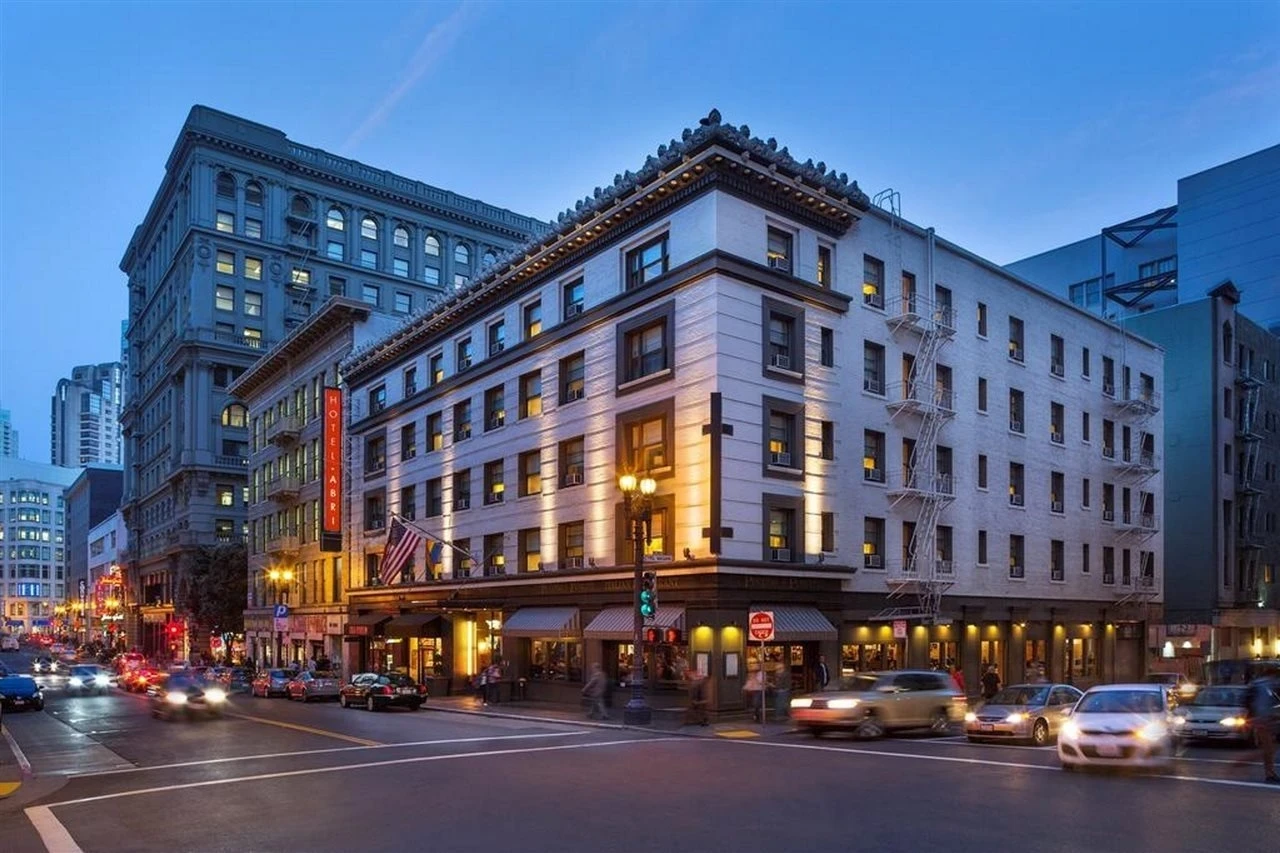 Abri Hotel