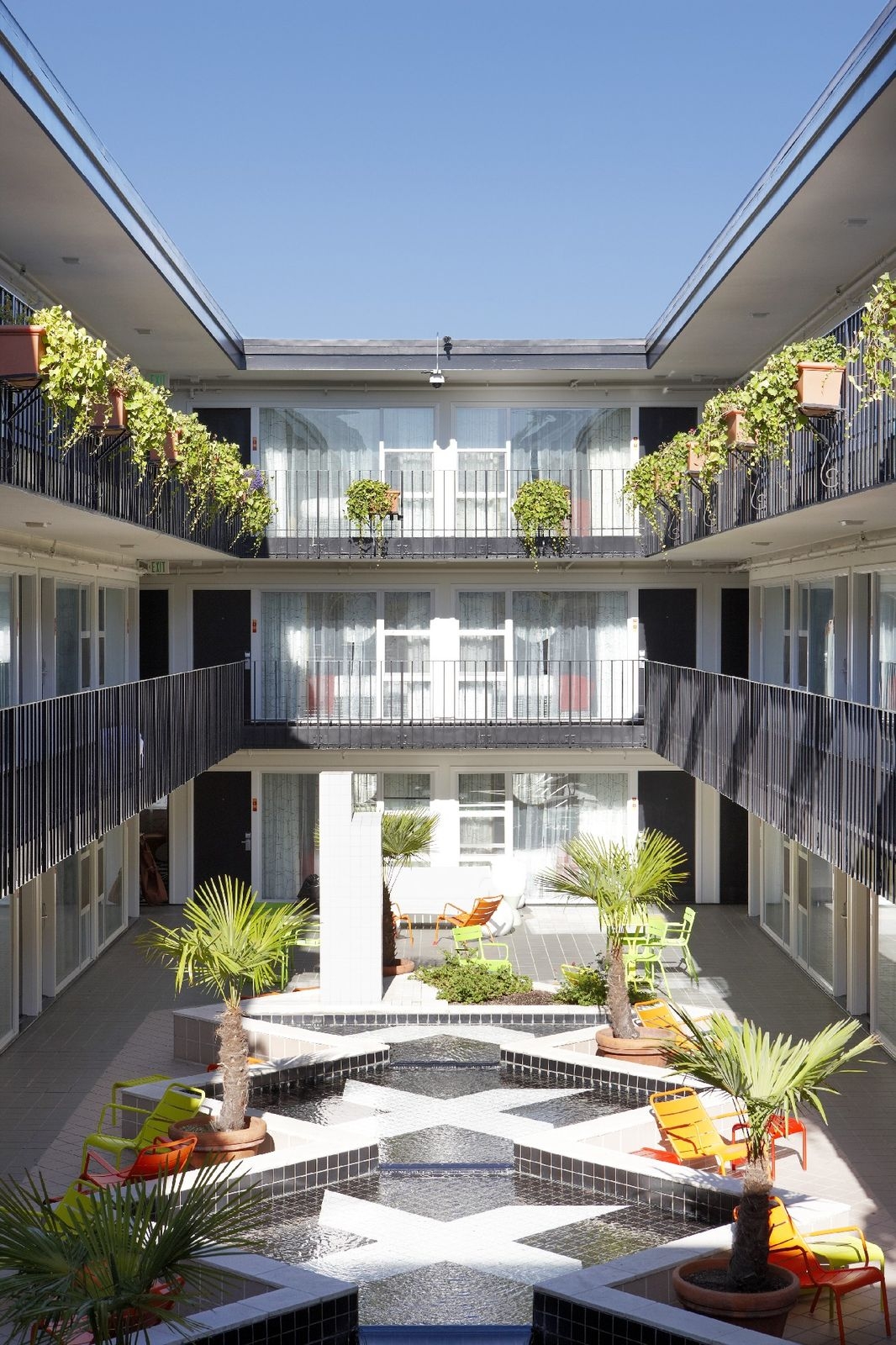 Americania Hotel