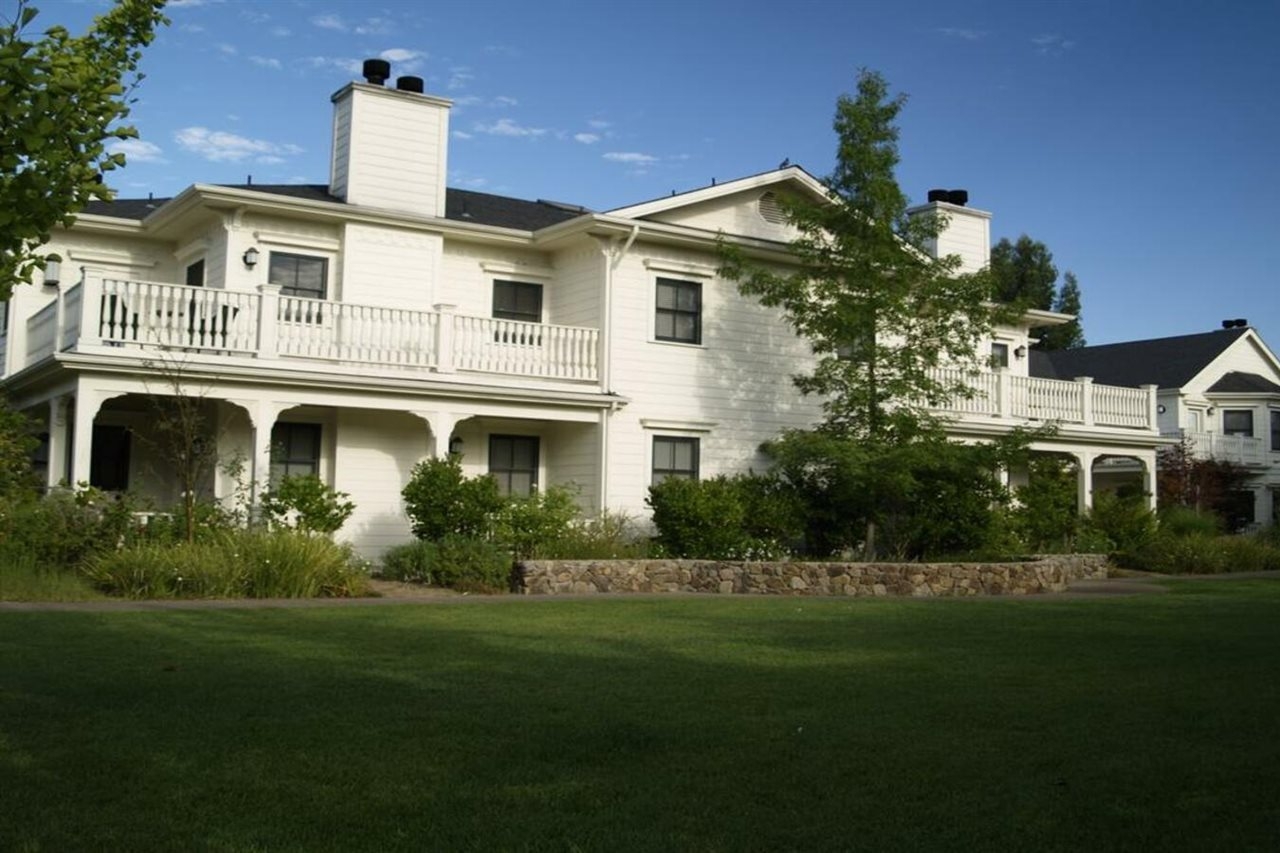 MacArthur Place