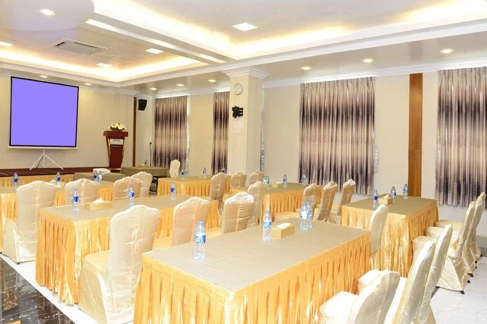 Hotel Grand United (Ahlone Branch)