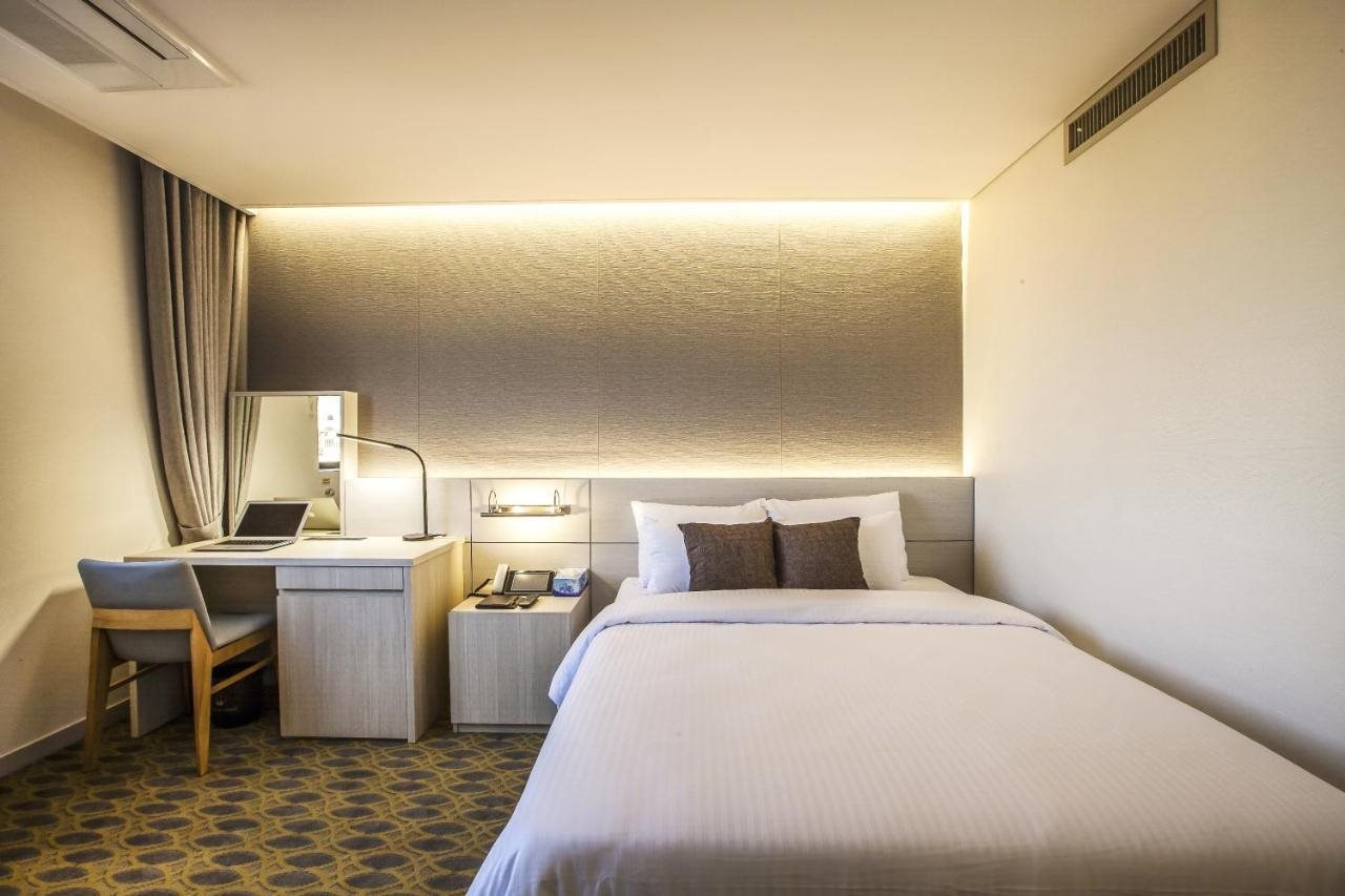 Hamilton Hotel