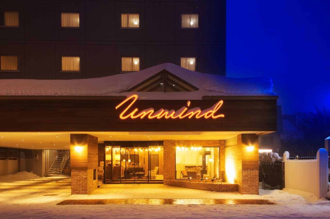 Unwind Hotel & Bar