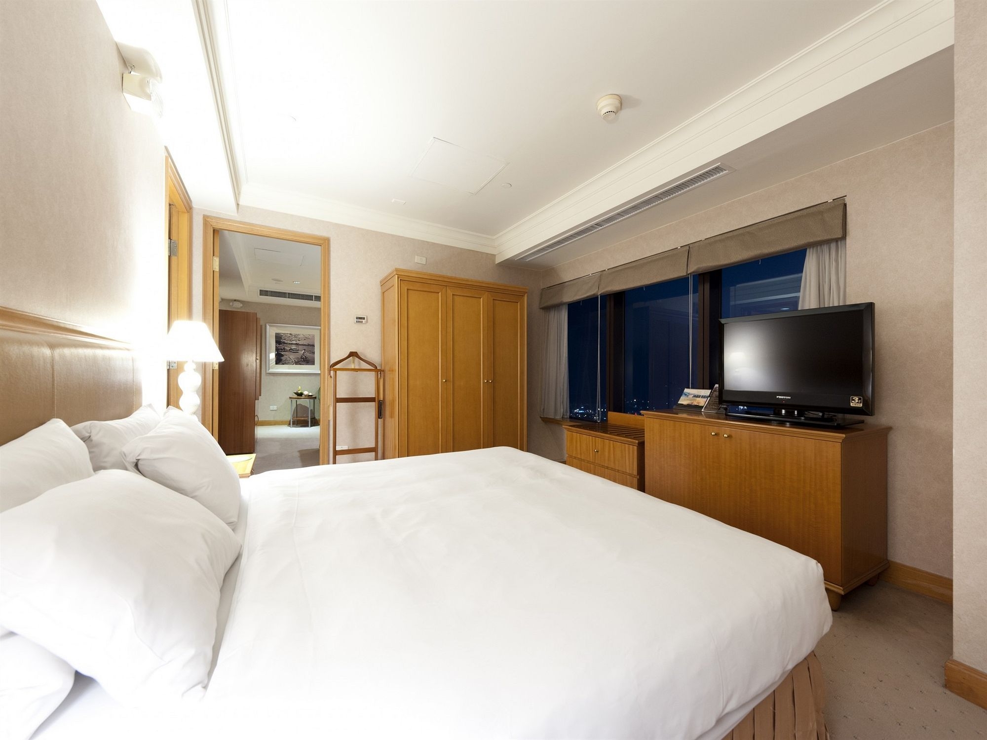 85 Sky Tower Hotel