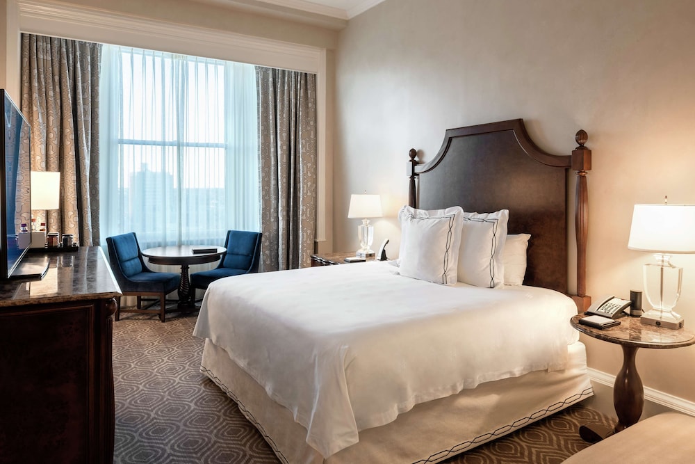 The Roosevelt New Orleans (x Fairmont)