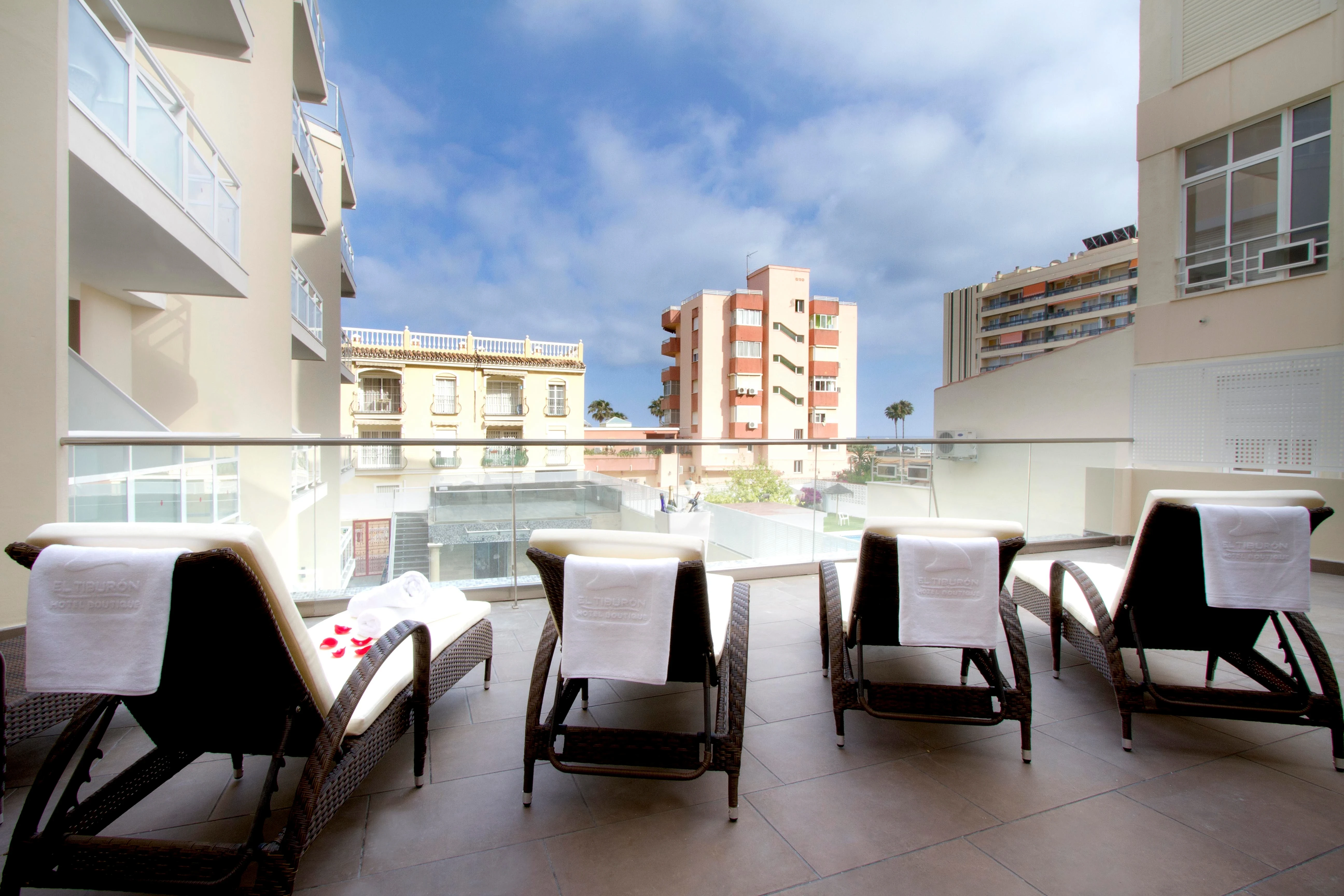 Tiburon Hotel